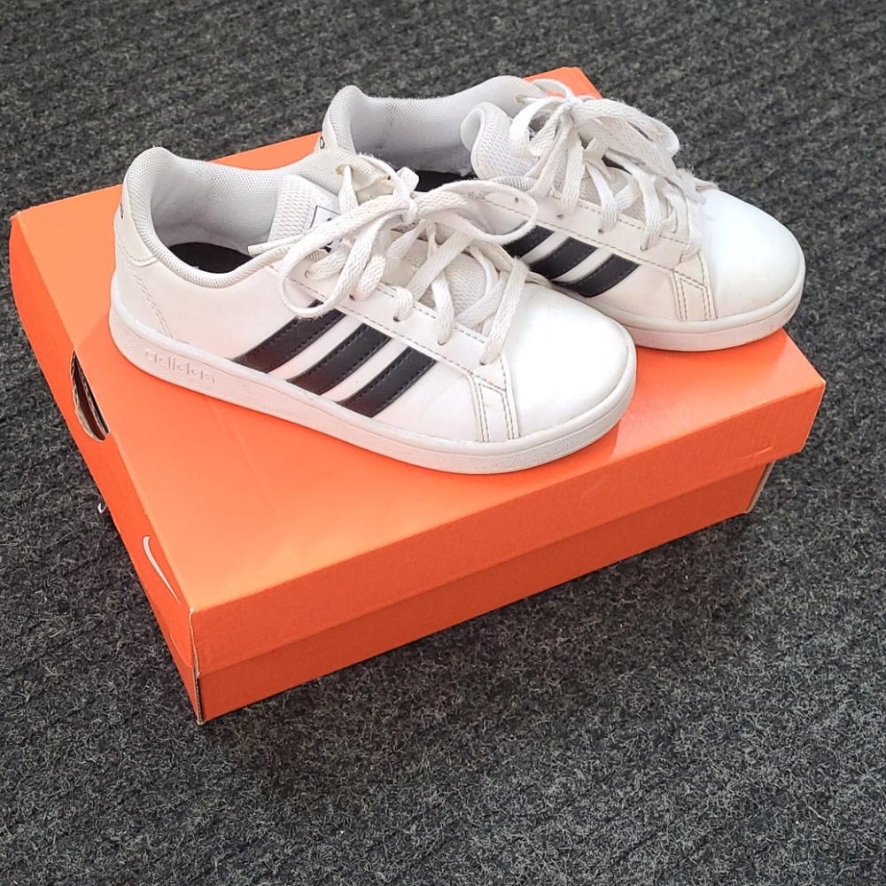 Adidas shoe in size 11